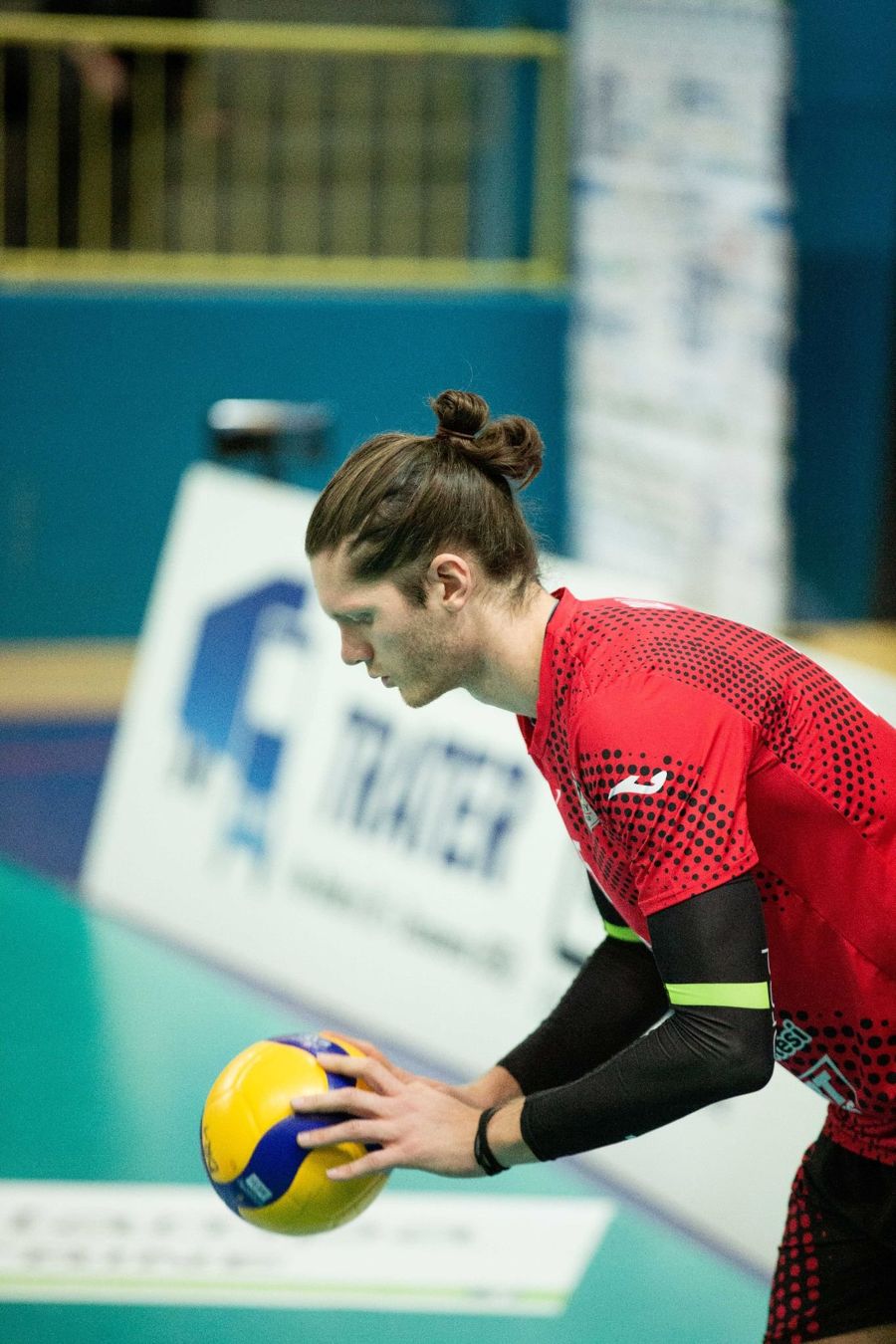 Andrea Coali preparing to serve